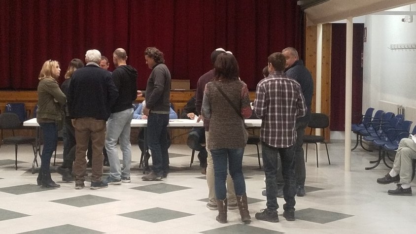 Votació en el Centre Recreatiu "La Cooperativa"