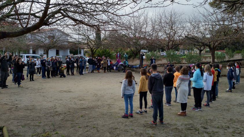 Alumnes a la Plaça de Can Rovireta