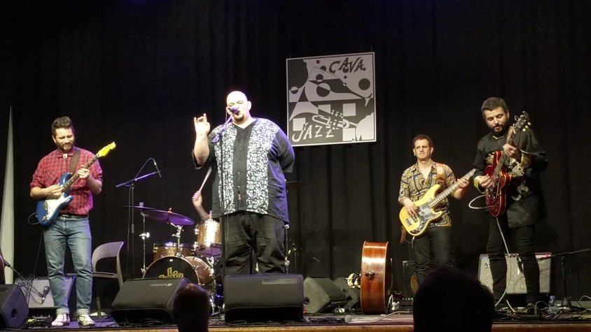 Espectacular concert d’alt voltatge del grup: A CONTRA BLUES