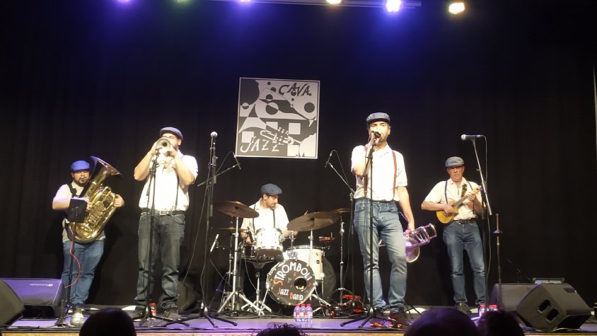 El grup Stromboli Jazz Band actua en el cicle Cava Jazz de Guardiola de Font-rubí