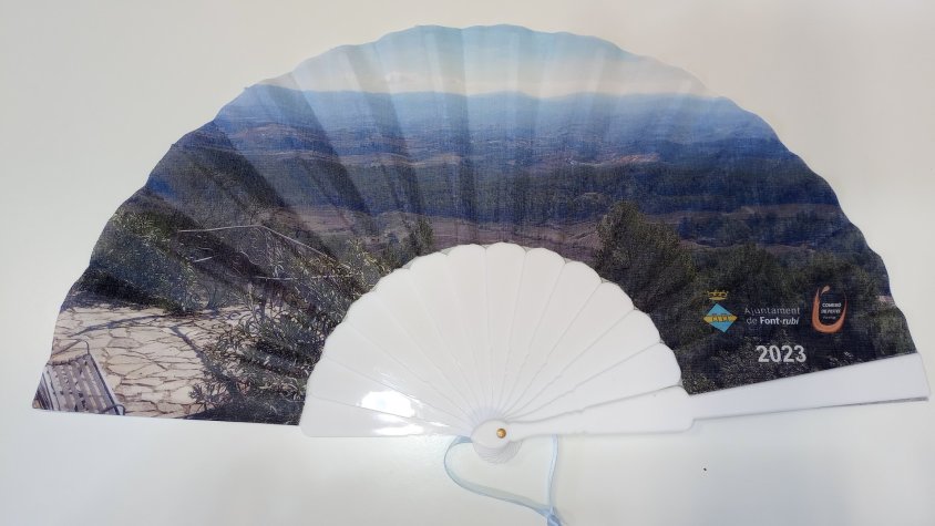 Ventall amb una fotografia del balcó del Penedès