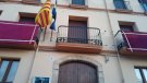 Roben un domàs del balcó de l'Ajuntament de Font-rubí