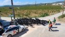 Unes 90 cabres en transhumància per al camí de Marina fan nit a Guardiola de Font-rubí.
