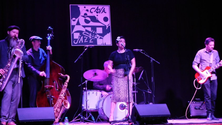 Myriam Swanson amb The Rhythm Treasures