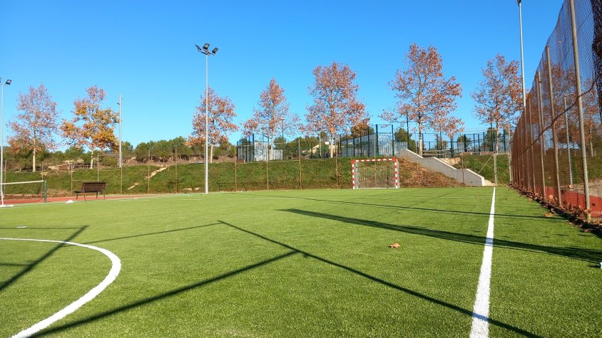 Construcció d’un camp de gespa artificial a Font-rubí