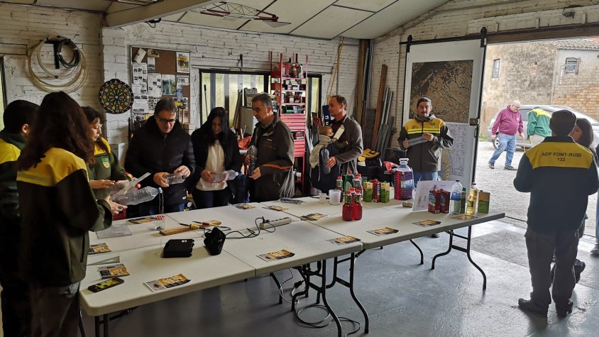 Taller de trampes selectives per combatre la vespa asiàtica a Font-rubí