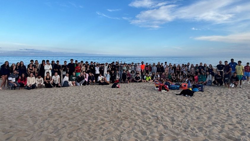 Trobada jove a la platja