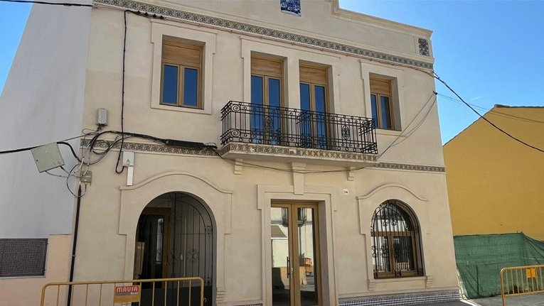 Visita de la Diputació al nou edifici per a gent gran a Guardiola