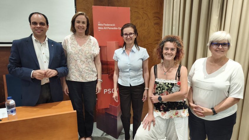 Albert Tort, 1er secretari Federació PSC; Imma Ferret, Diputada al Parlament; al mig Sara Suriol, candidata guardiolenca; Sílvia González, regidora a Torrelles de Foix i Marta Verdejo, alcaldessa d'Olivella