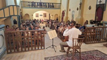 Un centenar de persones omplen l'església en el concert solidari de Salvem Font-rubí